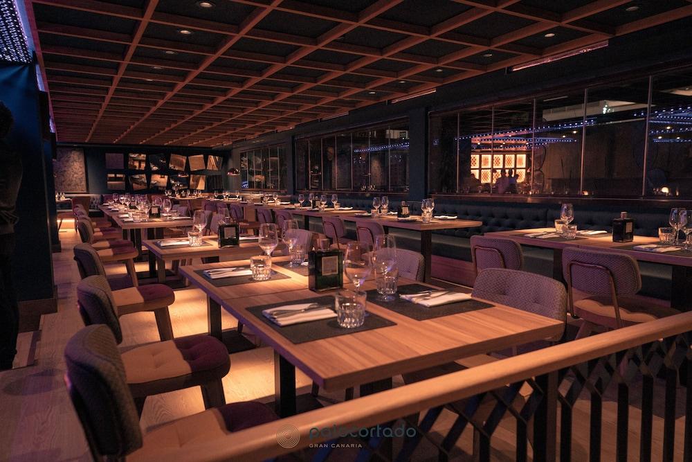 Hotel Faro, A Lopesan Collection Hotel - Adults Only 马斯帕洛马斯 外观 照片 Interior of a restaurant
