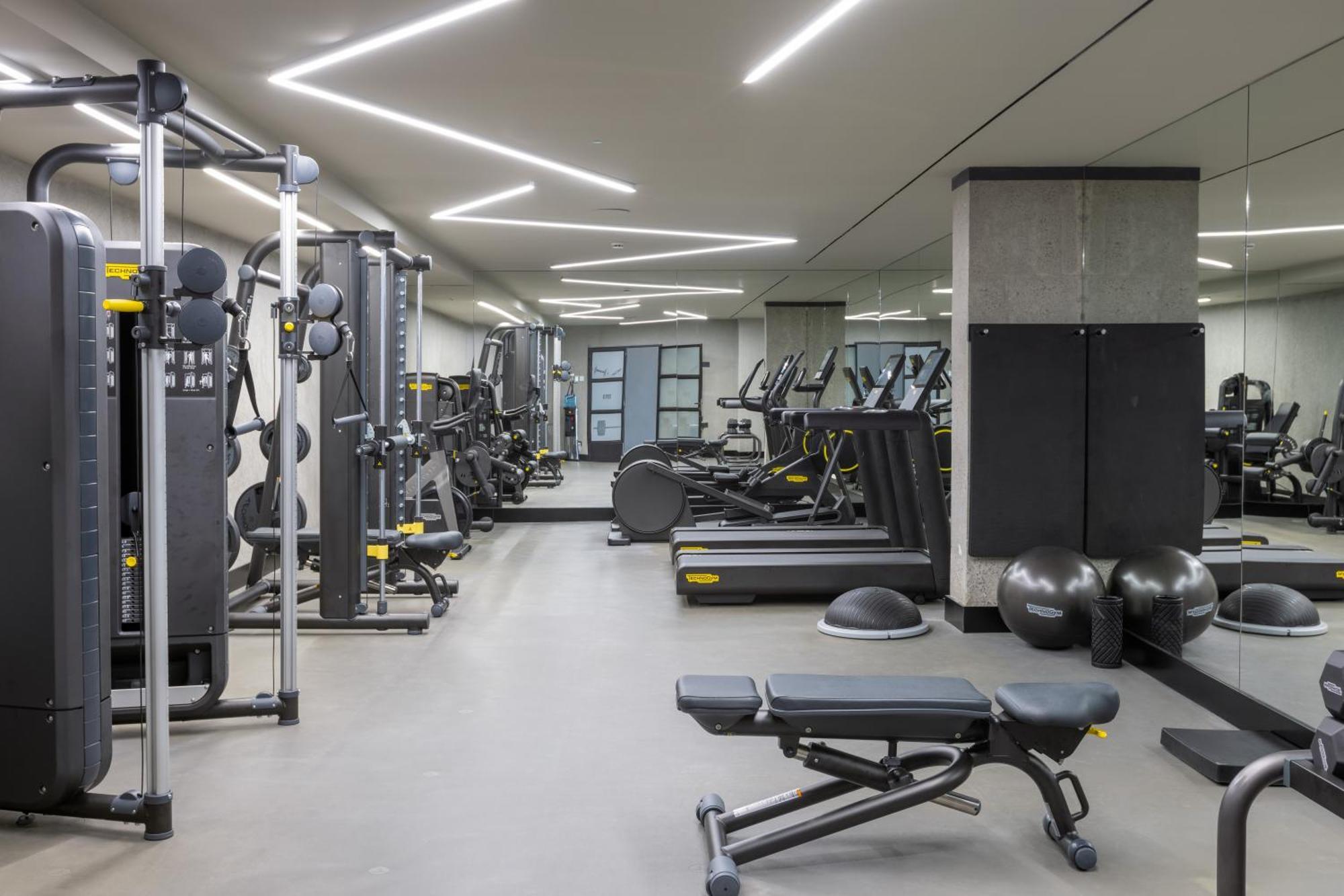Hotel Faro, A Lopesan Collection Hotel - Adults Only 马斯帕洛马斯 外观 照片 The gym at The Ivy Collection